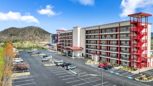 1304-210 Raceday Center Dr, Bristol, TN, 37620-1569 | Card Image