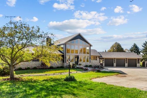 5244 County Road Es, Elkhorn, WI, 53121-3659 | Card Image