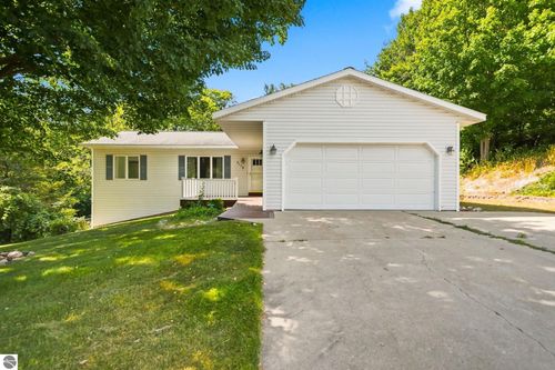 5119 Anna Dr, Traverse City, MI, 49684-9691 | Card Image