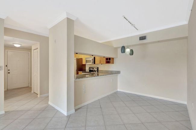 APT-302 - 6510 Emerald Dunes Dr, Condo with 2 bedrooms, 2 bathrooms and null parking in West Palm Beach FL | Image 16