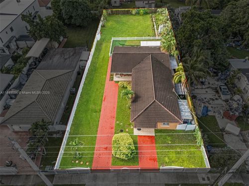 8820 Sw 27th St, Miami, FL, 33165-3204 | Card Image