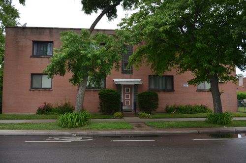 2w-2822 W Granville Avenue, Chicago, IL, 60659 | Card Image