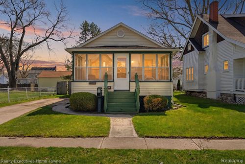 1830 Gillett St, Port Huron, MI, 48060-4910 | Card Image