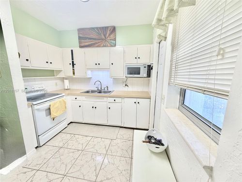 a-825 S 20th Ave, Hollywood, FL, 33020-6913 | Card Image