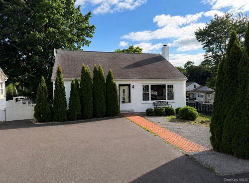 27 Walnut St, New Windsor, NY, 12553-7020 | Card Image