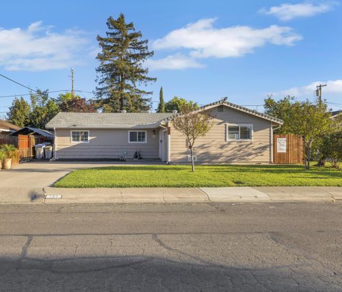 134 Buckeye Street, Woodland, CA, 95695 | Card Image