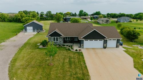 25785 Frederick Cir, Renner, SD, 57055-6552 | Card Image