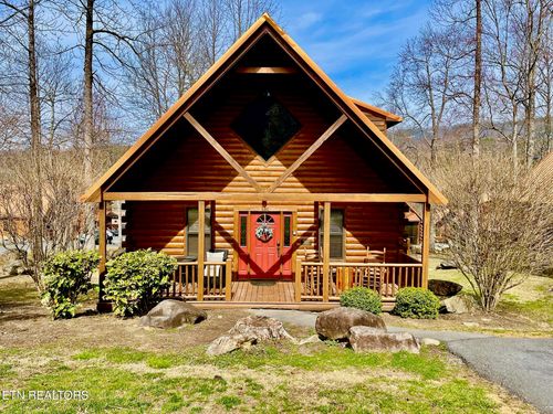 131 White Oak Way, Gatlinburg, TN, 37738-6256 | Card Image