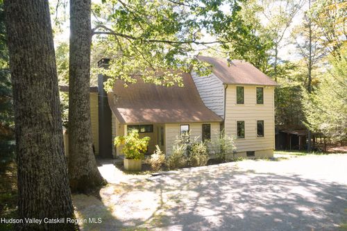 241 Silver Hollow Rd, Willow, NY, 12495-5203 | Card Image
