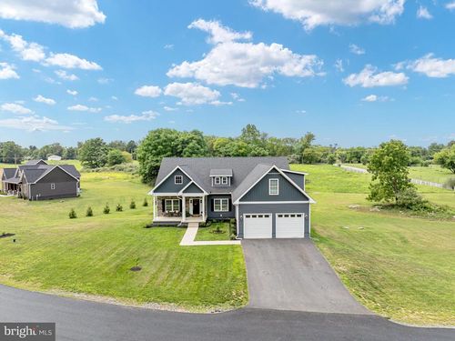 46 Oak Crest Dr, KEARNEYSVILLE, WV, 25430-4812 | Card Image
