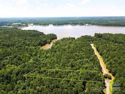 140 N State Ln, Rockingham, NC, 28379-8642 | Card Image