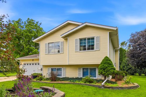 1950 Greenwood Dr, Owatonna, MN, 55060-1366 | Card Image