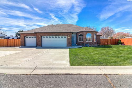 7512 Olmstead Court, Yakima, WA, 98908 | Card Image