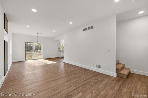 499 Bloomfield Ave, Pontiac, MI, 48341-2805 | Card Image