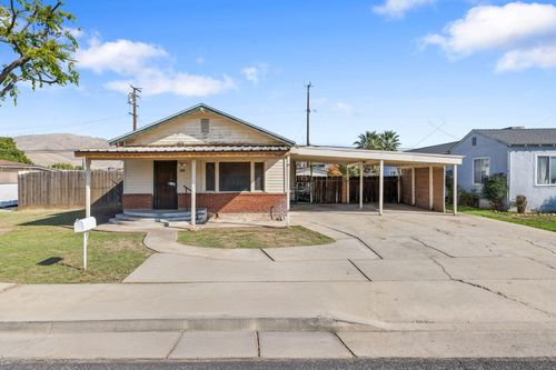 366 N Palm St, Woodlake, CA, 93286-1218 | Card Image