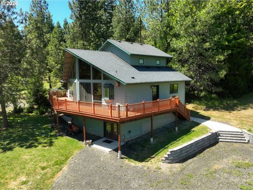 140 Old County Ln, Myrtle Creek, OR, 97457-9588 | Card Image