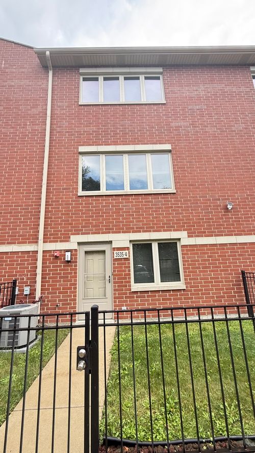 unit-4-3535 S Maplewood Ave, Chicago, IL, 60632-1083 | Card Image