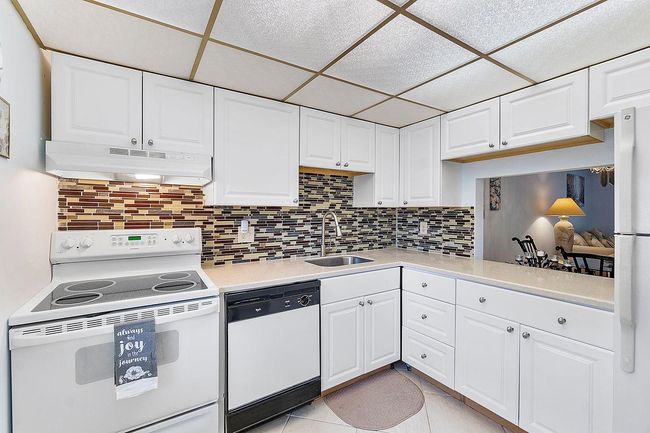 APT-106 - 31 Abbey Ln, Condo with 2 bedrooms, 2 bathrooms and null parking in Delray Beach FL | Image 16