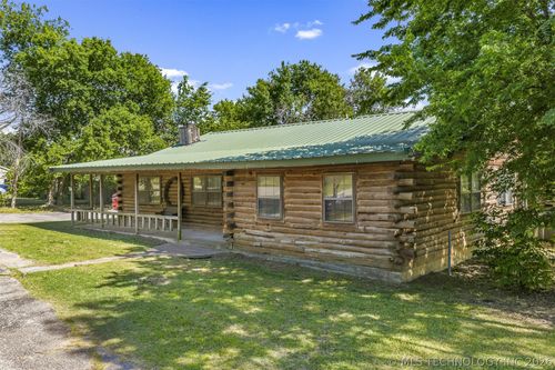 2008 3rd Ave Ne, Ardmore, OK, 73401-8113 | Card Image