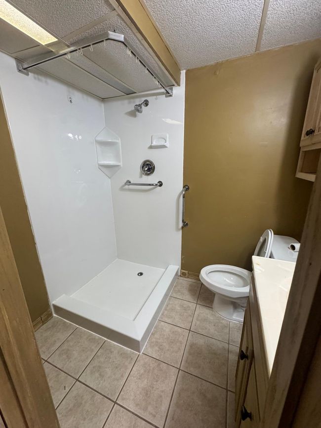 lower bathroom | Image 37