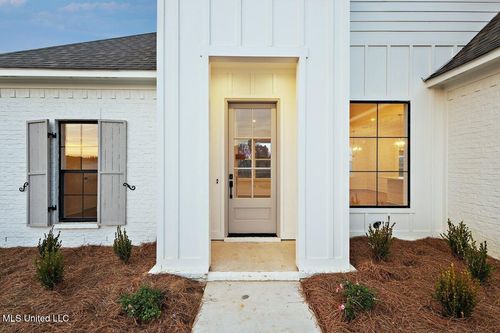 400 Aurora Cir, Canton, MS, 39046-1317 | Card Image