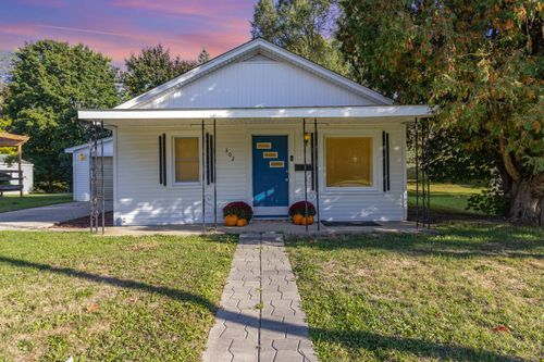 302 W Osceola Ave, Reed City, MI, 49677-1336 | Card Image