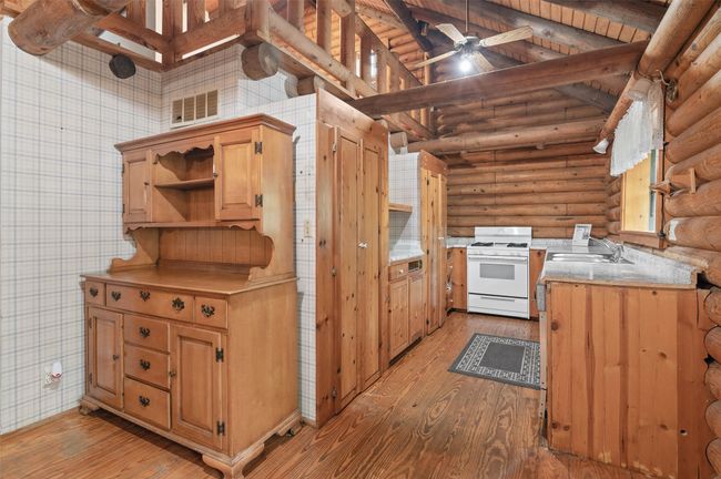 Galley kitchen | Image 8