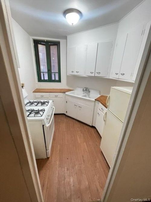 apt-th-24 Metropolitan Oval, Bronx, NY, 10462-6711 | Card Image