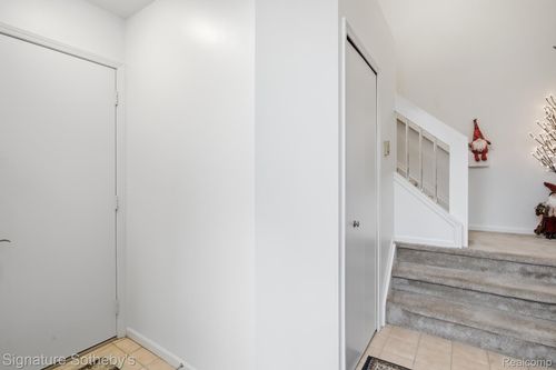 1931 Eagle Pointe, Bloomfield Hills, MI, 48304-3805 | Card Image