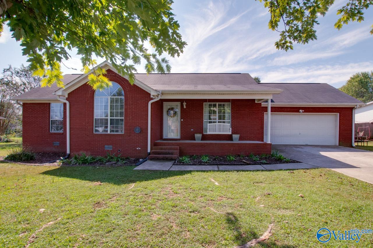 Patty Ln, Athens, AL 35611