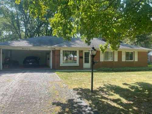 5476 Renee Dr, Highland Heights, OH, 44143-3027 | Card Image