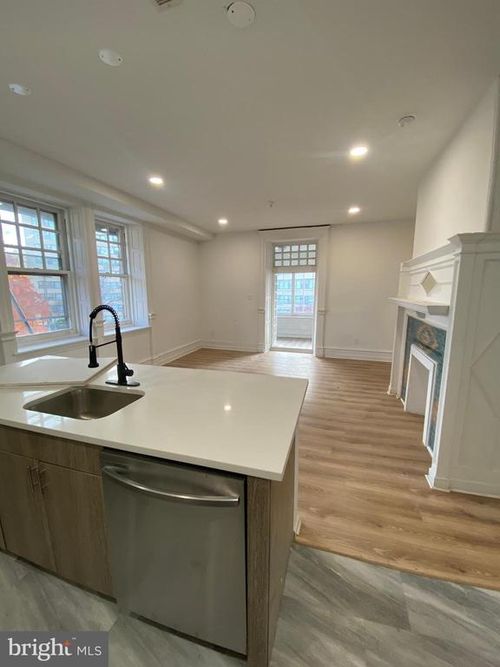 apt-2l-260 W Johnson St, PHILADELPHIA, PA, 19144-2548 | Card Image