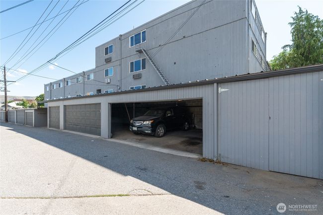 Garage Stalls | Image 31