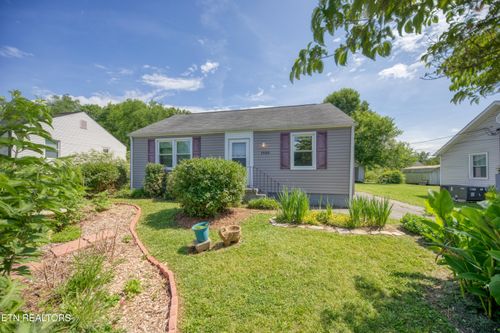 1930 W Gilbert Ln, Knoxville, TN, 37920-3480 | Card Image