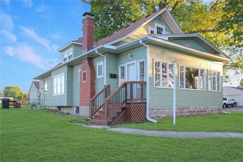 511 W 22nd St, Higginsville, MO, 64037-1629 | Card Image