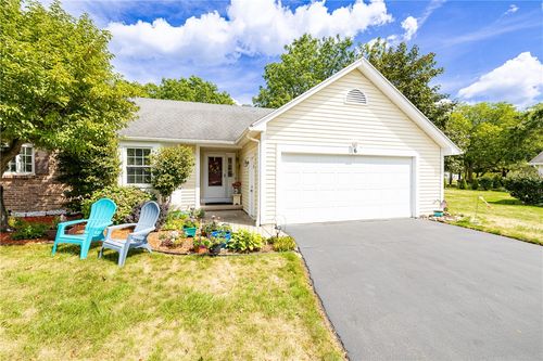 6 Hampton Cir, Fairport, NY, 14450-9554 | Card Image