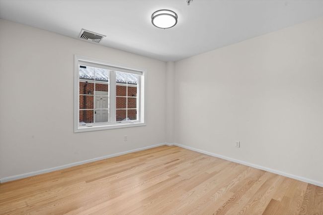 APT-20 - 7 Conant Rd, Condo with 2 bedrooms, 2 bathrooms and 1 parking in Winchester MA | Image 12