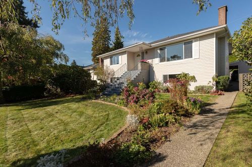 6465 Dawson St, Burnaby, BC, V5B2W7 | Card Image