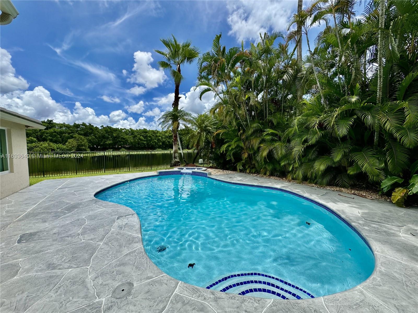 Eagle Run Cir, Weston, FL 33327
