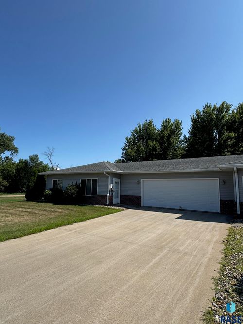 801 S 3rd St Street, Beresford, SD, 57004 | Card Image