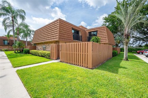 2536-2536 Camelot Ct, Hollywood, FL, 33026-3649 | Card Image