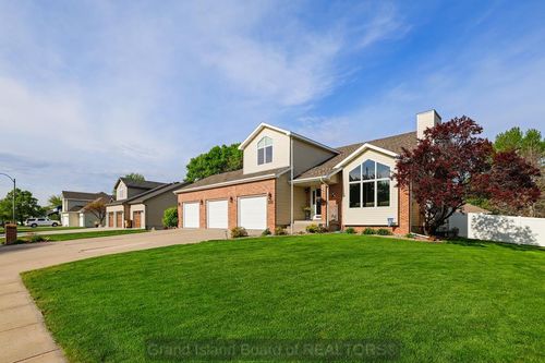 2522 Parkview Dr, Grand Island, NE, 68801 | Card Image