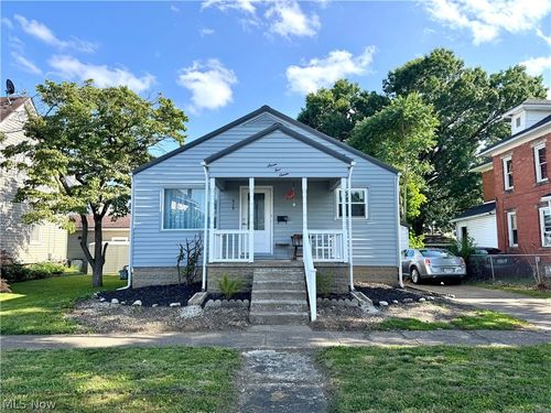 757 Elm St, Coshocton, OH, 43812-2157 | Card Image