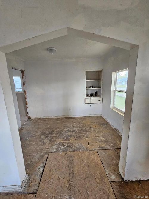 8686 Artesian St, Detroit, MI, 48228-3006 | Card Image