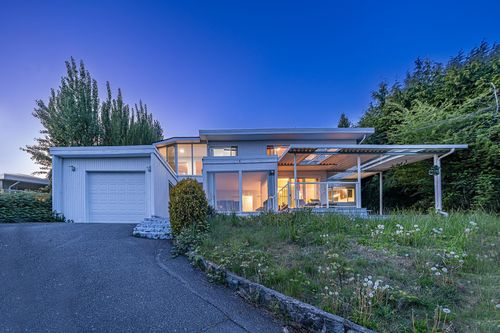 2365 Queens Ave, West Vancouver, BC, V7V2Y7 | Card Image