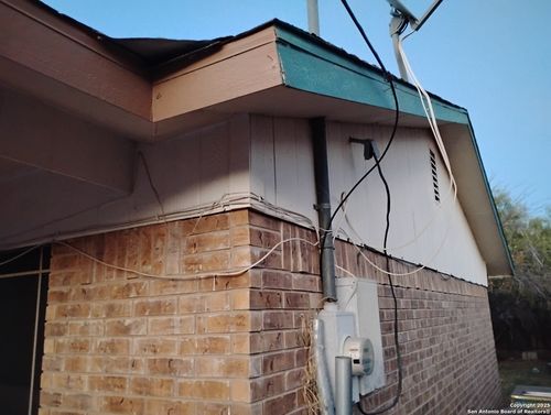 1665 Cristin Dr, Eagle Pass, TX, 78852-6463 | Card Image