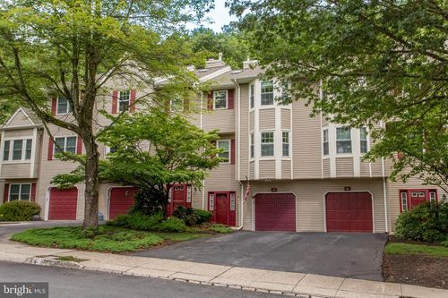 42 Winged Foot Ln, Washington, NJ, 07882-1526 | Card Image