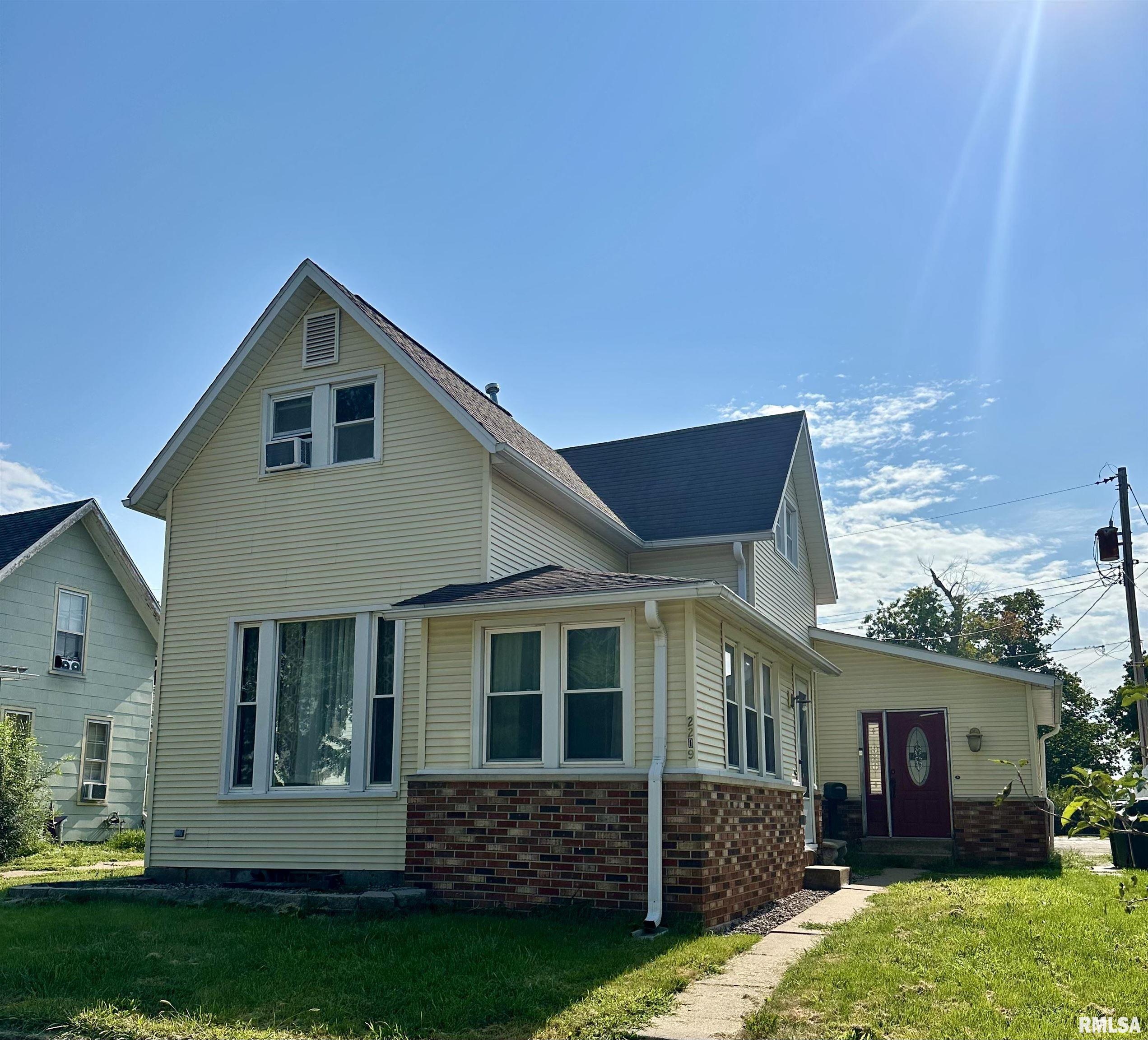 Pershing Blvd, Clinton, IA 52732