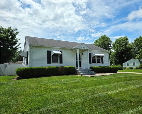 703 W 29th St, Higginsville, MO, 64037-1819 | Card Image