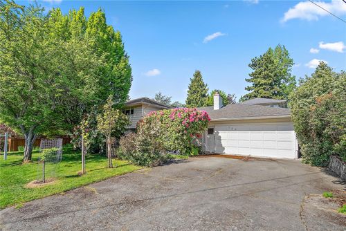 726 Rockheights Ave, Esquimalt, BC, V9A6J3 | Card Image